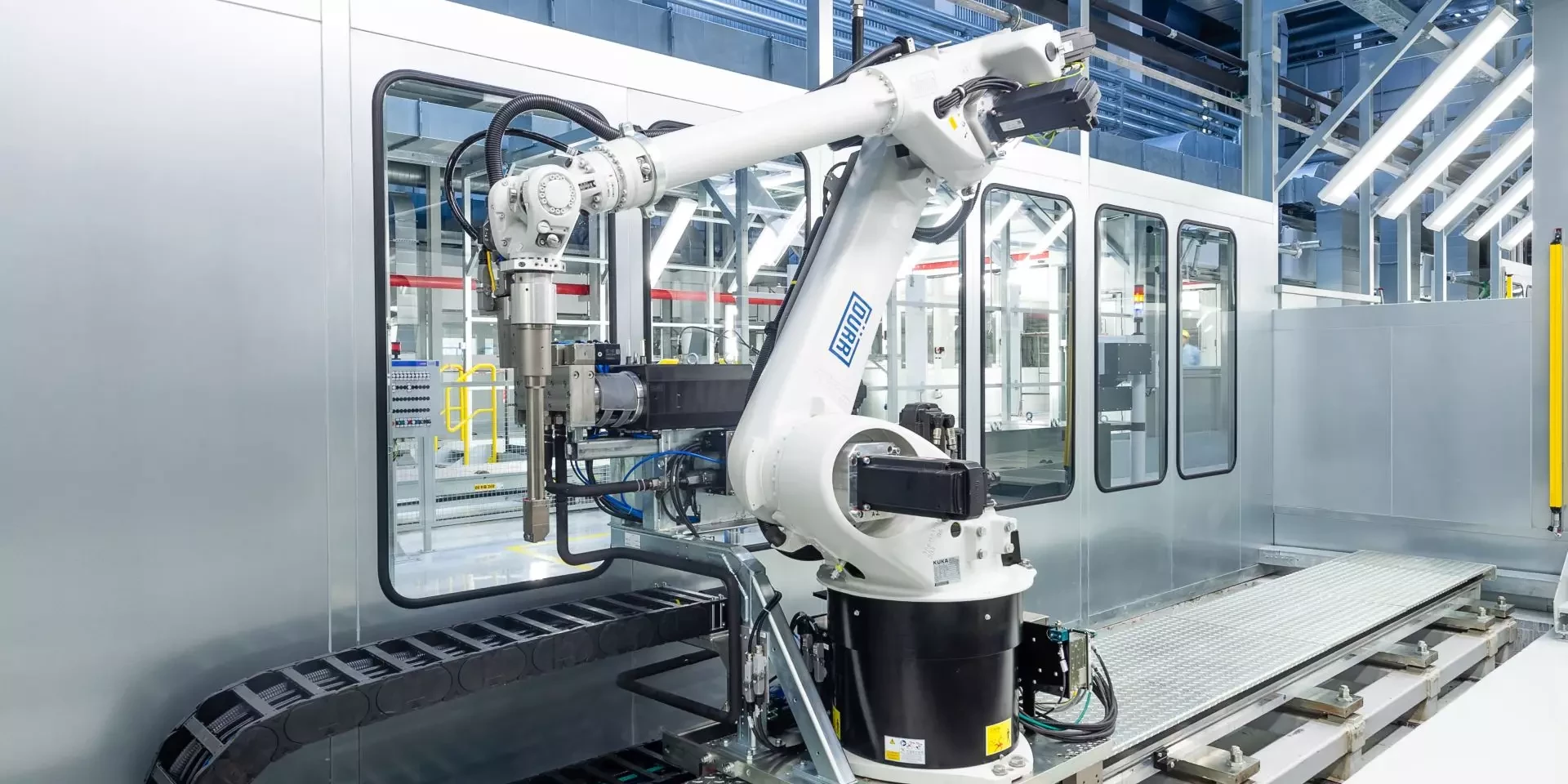 Dürr offers efficient robot systems for all gluing and sealing processes